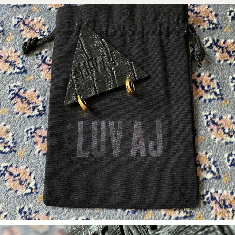 NWT Luv AJ Como Hoops in Gold